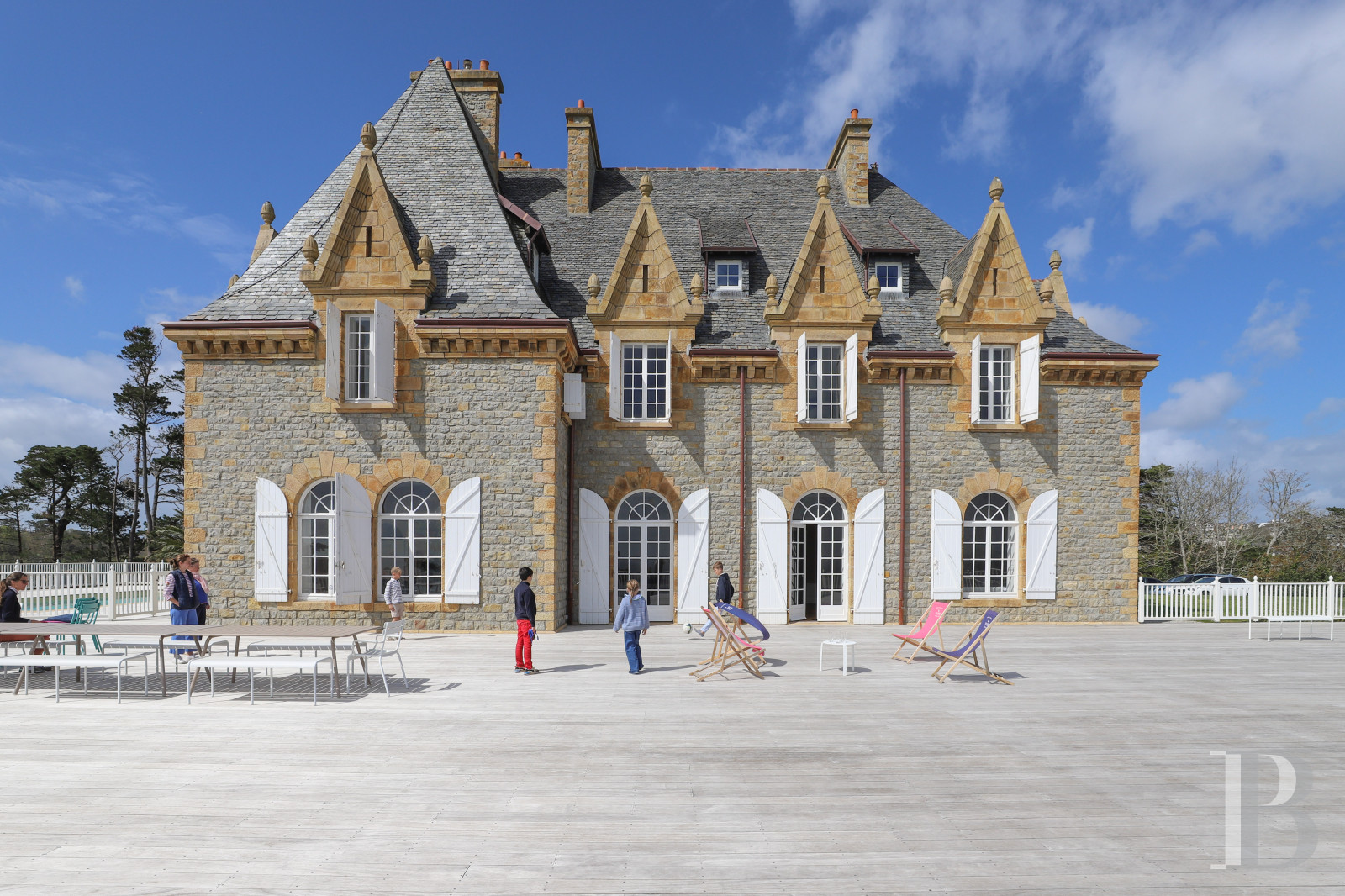 An early 19th century manor house overlooking the Bay of Douarnenez on the Crozon peninsula in Finistère - photo  n°5